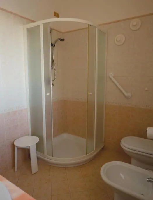 Apartment Villa Lidia - Tra Il Verde E L'Azzurro. San Felice del Benaco